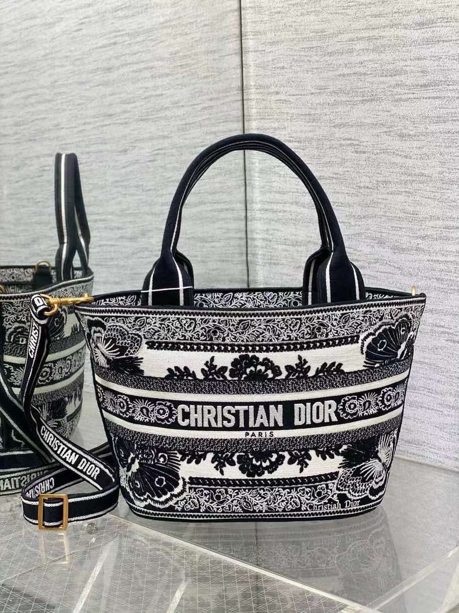 디올 23ss 모자 바스켓 백 자수 나비 반다나 M1328CESE 30 x 20.5 x 11cm